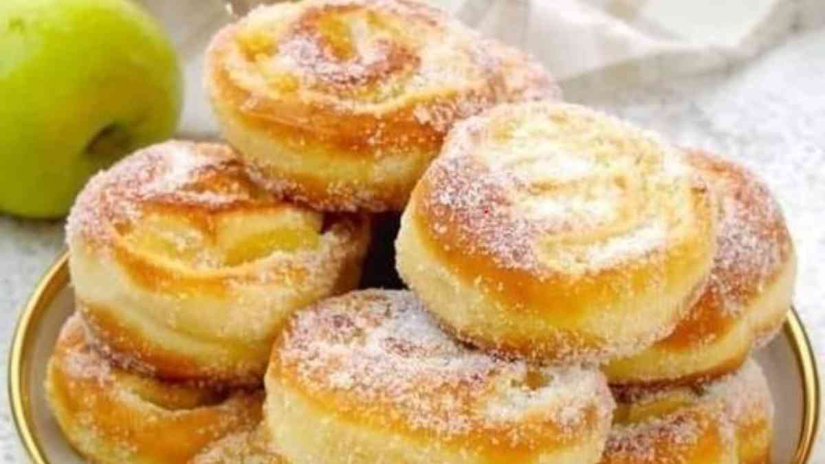 Rouleaux Frits aux Pommes: A Delightful French Treat