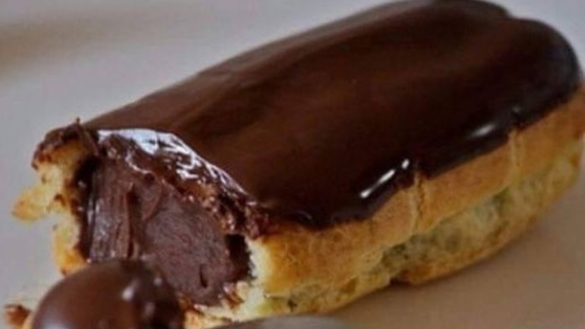 Éclair au Chocolat : Un Goût de Bonheur