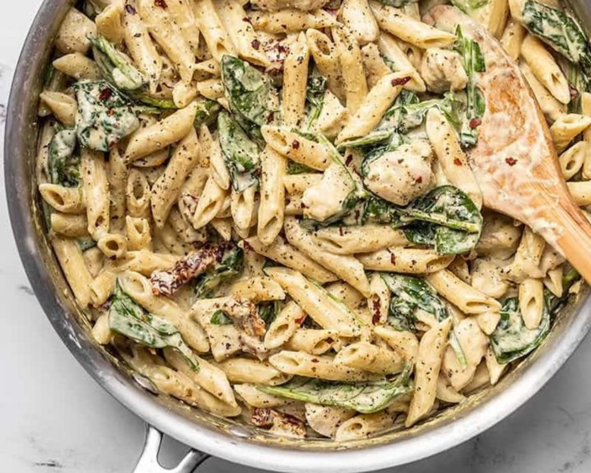 PÂTES CRÉMEUSES AU POULET PESTO: A Delectable Delight for Your Palate