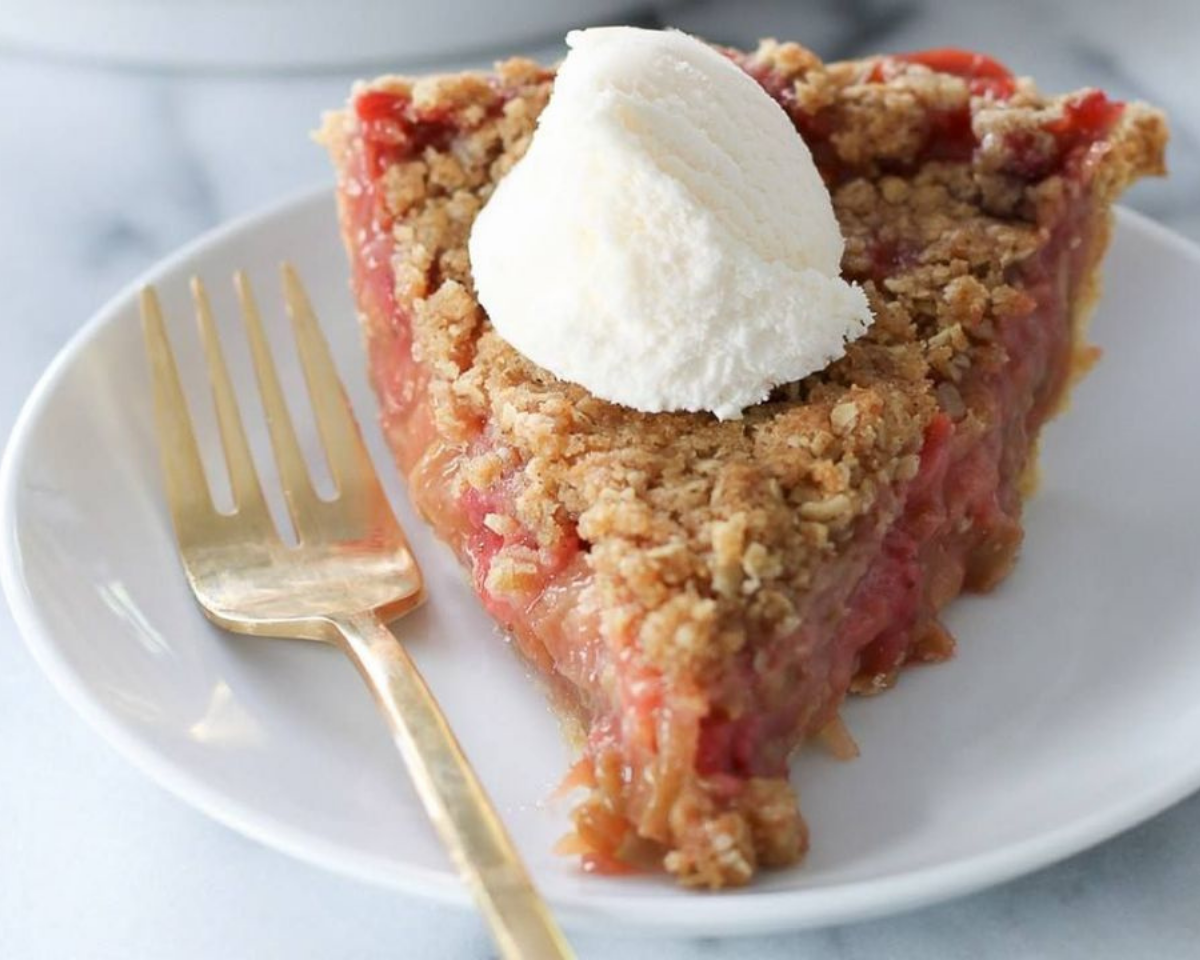 Tarte crumble à la rhubarbe et fraise