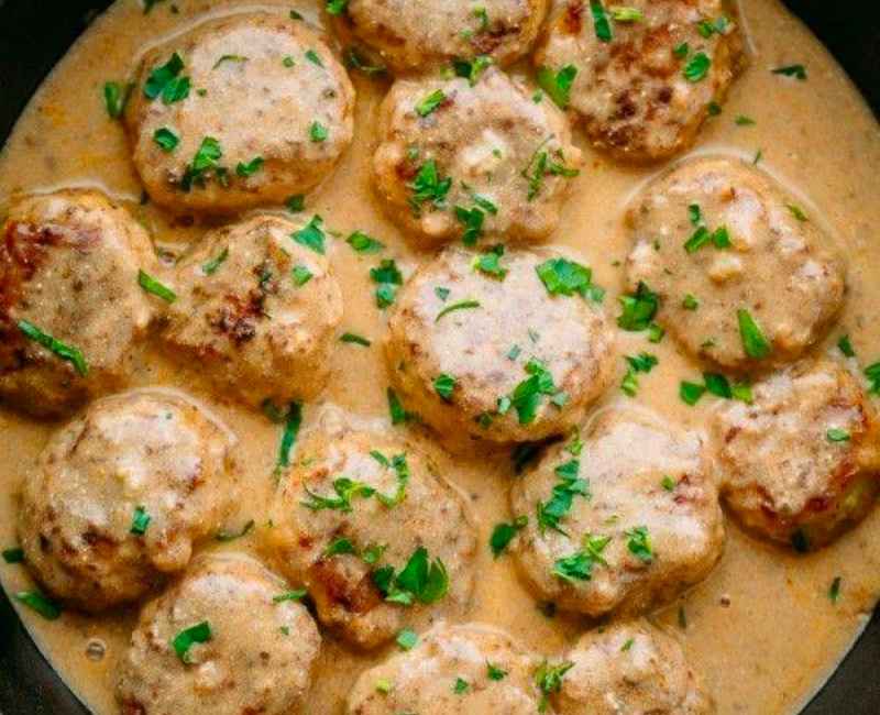 Recette de boulettes de poulet en sauce crémeuse