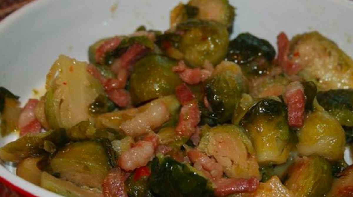 Poêlée de choux de Bruxelles et lardons : une recette facile et savoureuse.