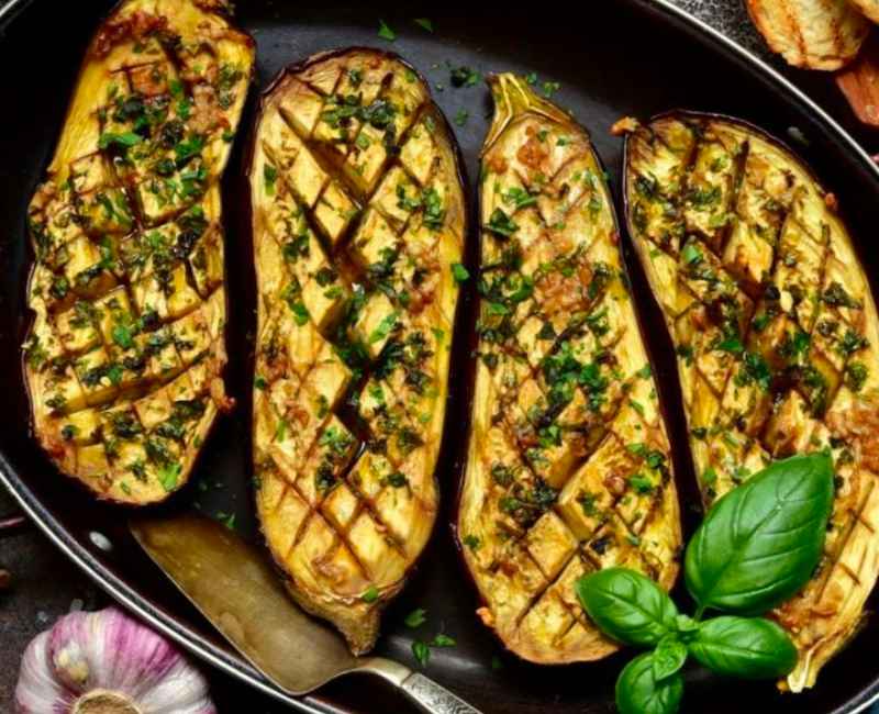 Aubergines au four à l'ail et au parmesan