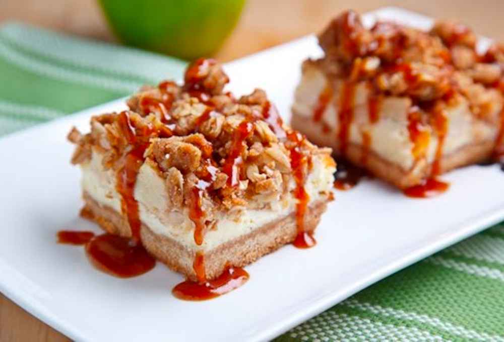 Barres de cheesecake aux pommes et au caramel