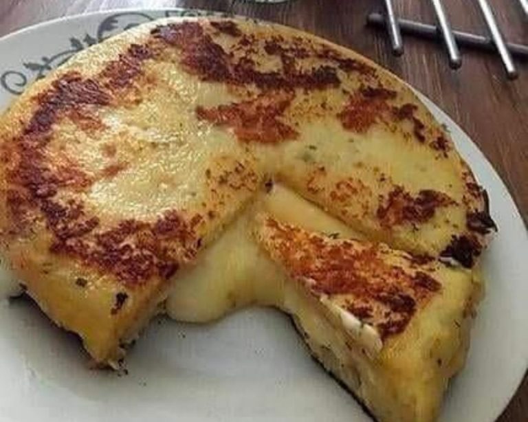 Gâteau de pommes de terre farci au jambon et aux fromages