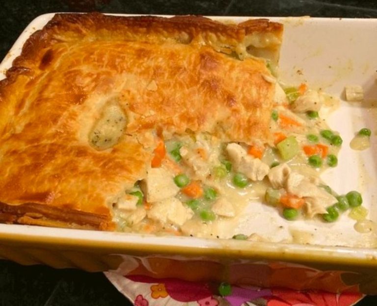 Recette tourte au poulet maison avec garniture crémeuse