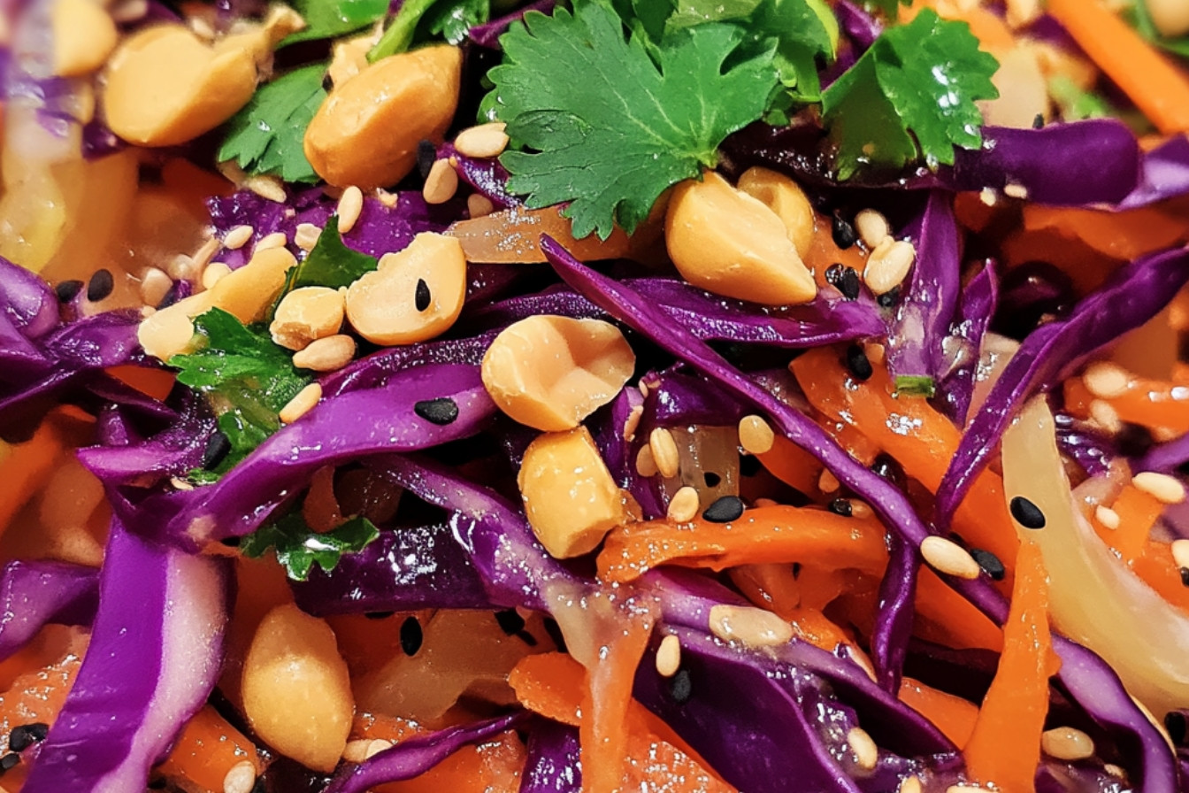 Salade de chou rouge, carottes et radis noir à la thaïlandaise