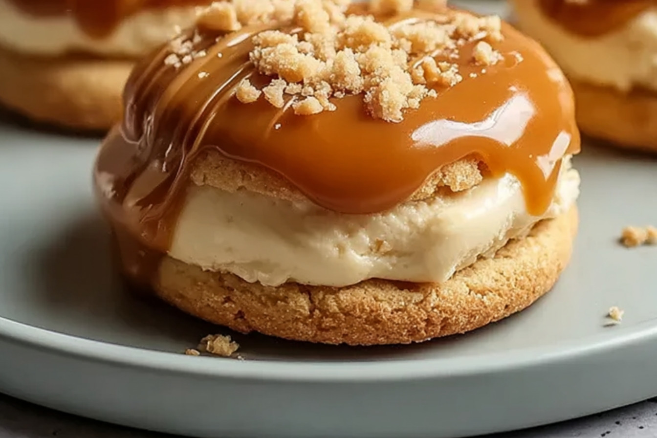 Biscuits au fromage crémeux et caramel salé